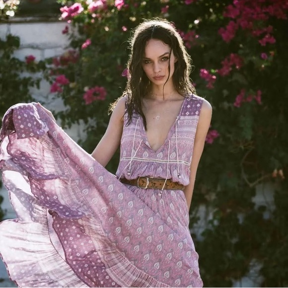 Spell and the Gypsy Oracle Set in Blush - Picture 1 of 10